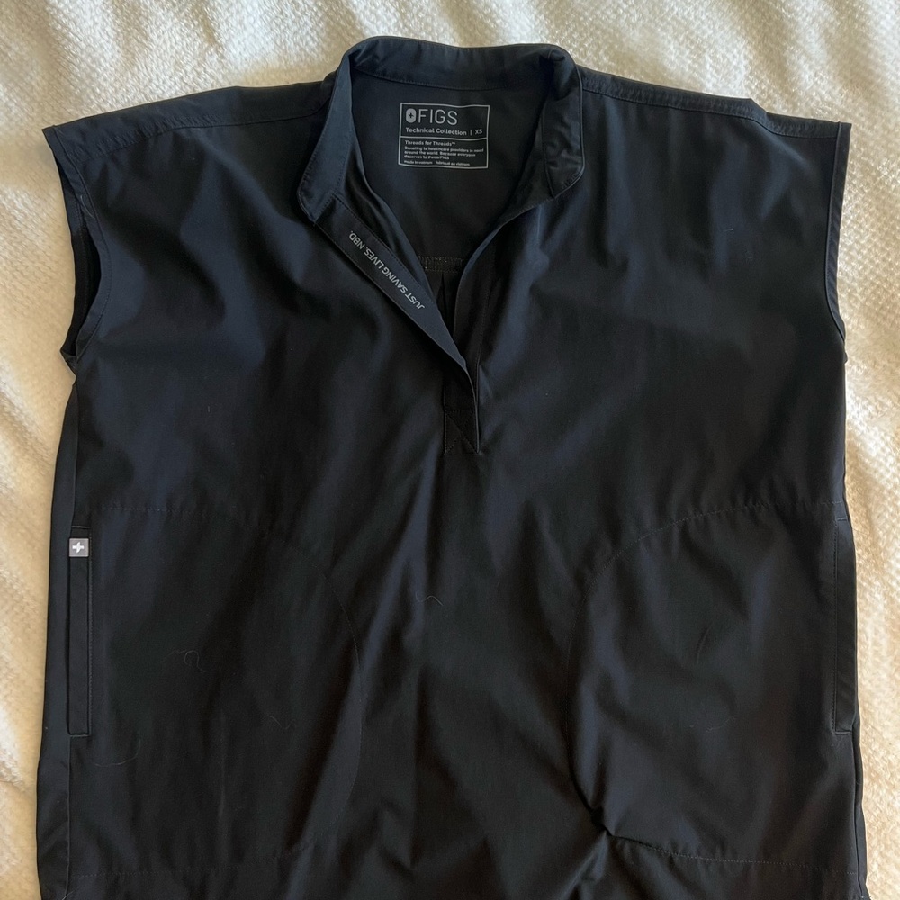 Figs Black Sleeveless Top Rafaela